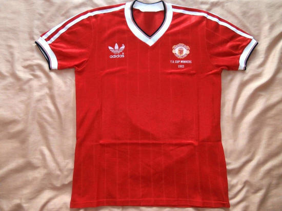 maglia di manchester united 1983-1984 personalizza prima divisa